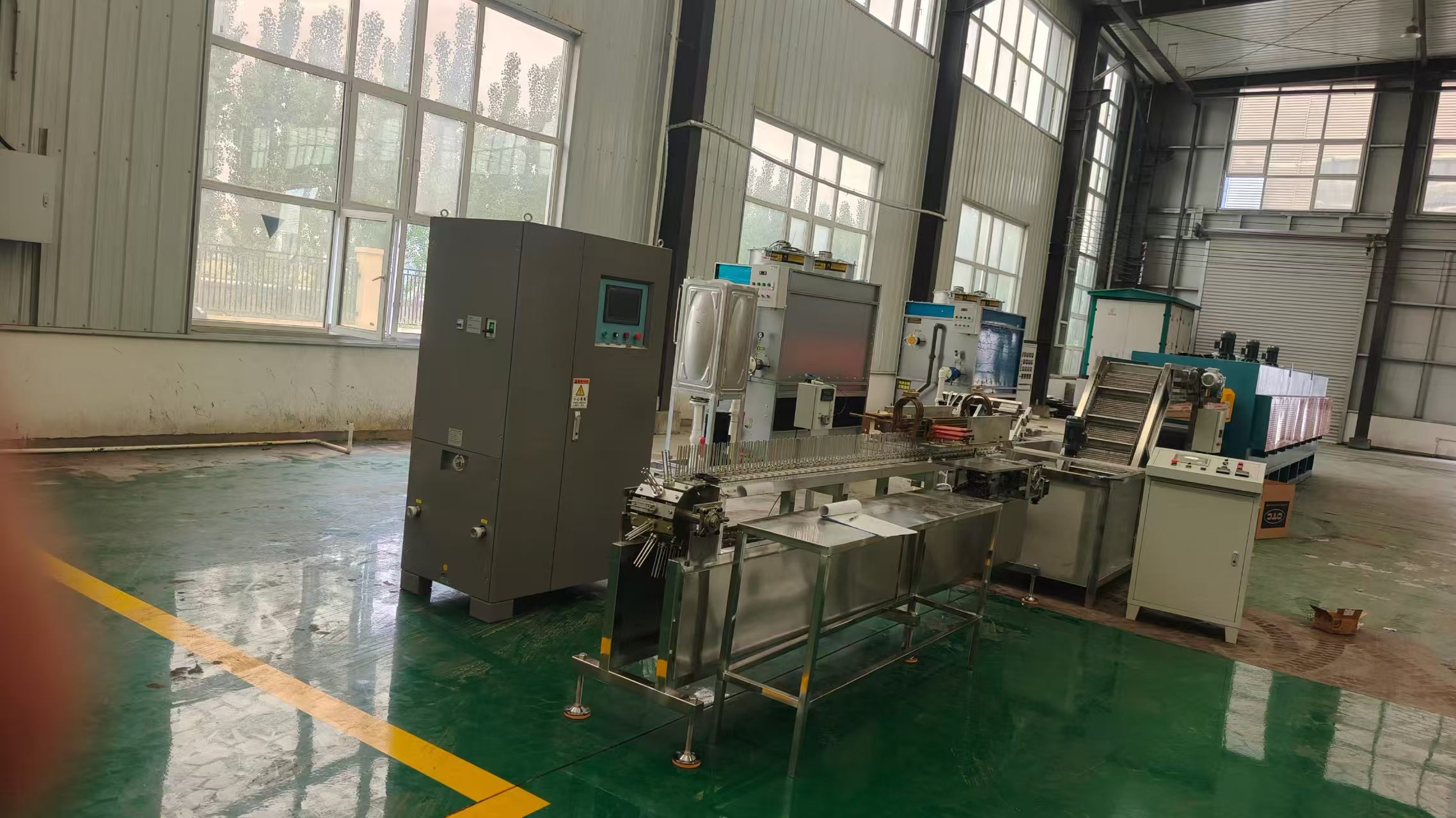 截齿加工设备比亚特974.jpg